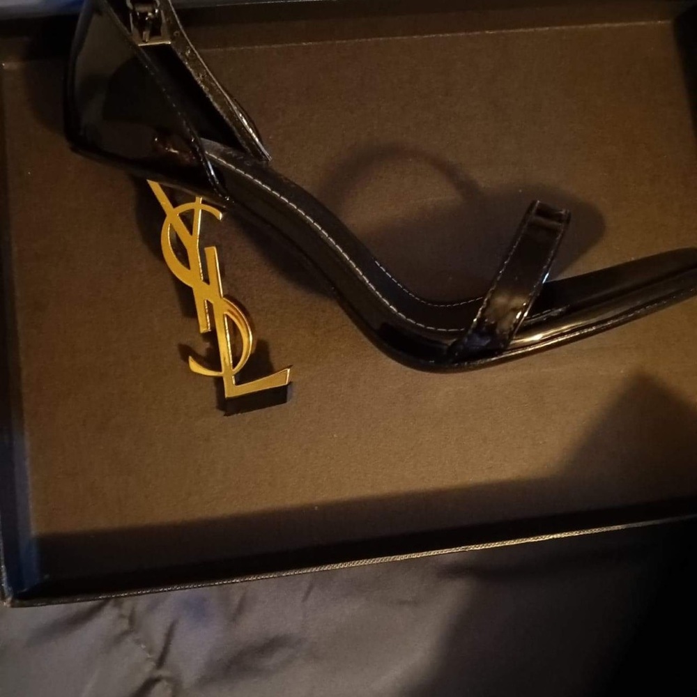 Woman’s heels. Saint Laurent